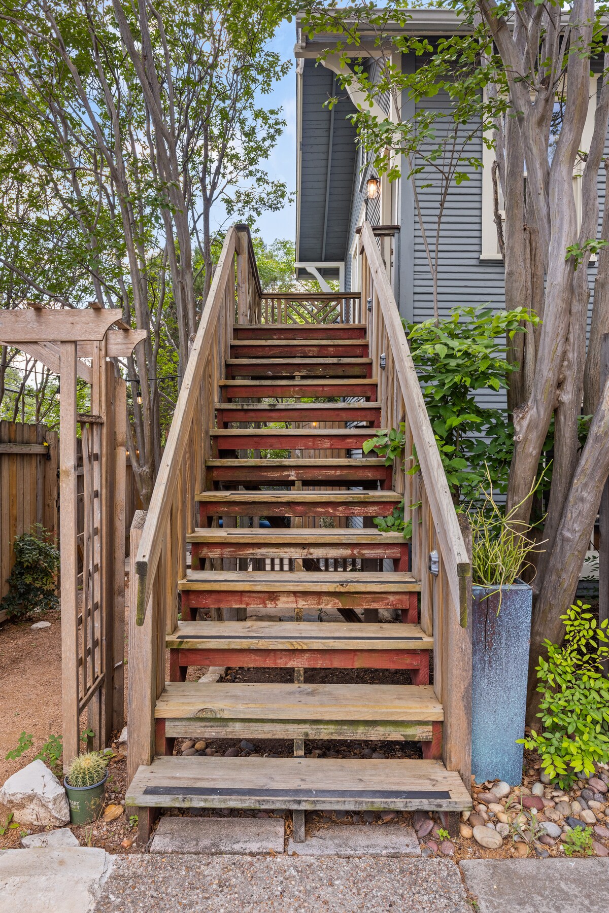 Sunny Loft In Central Austin