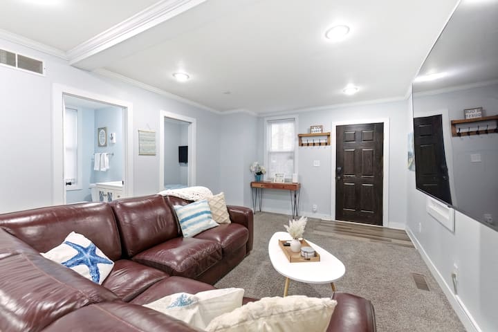 Family Retreat W/hot Tub! Near Beach, Zoo & Shops! - Michigan City
