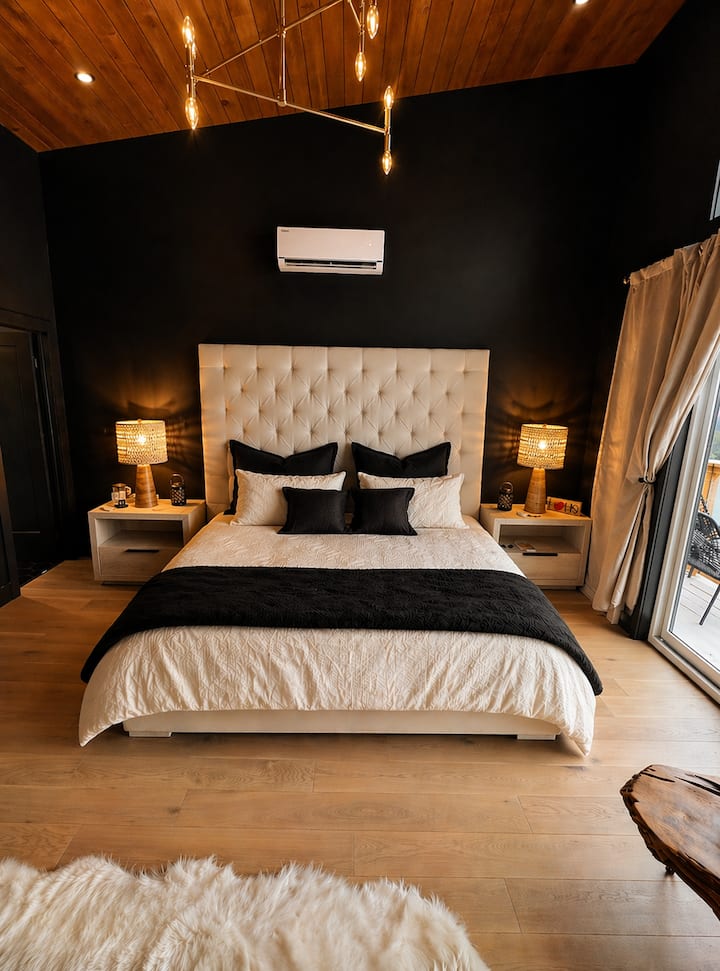 A Suíte Sunset Sky oferece uma cama king size, lareira aconchegante e varanda privativa com vistas deslumbrantes. Relaxe na banheira de imersão independente, descanse na sua espreguiçadeira e desfrute dos seus programas favoritos na TV neste refúgio elegante e com estilo de spa.