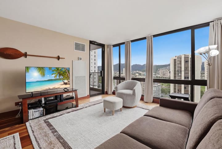 New Listing Waikiki 1 Bedroom -Pool & Free Parking - Lanikai Beach, HI