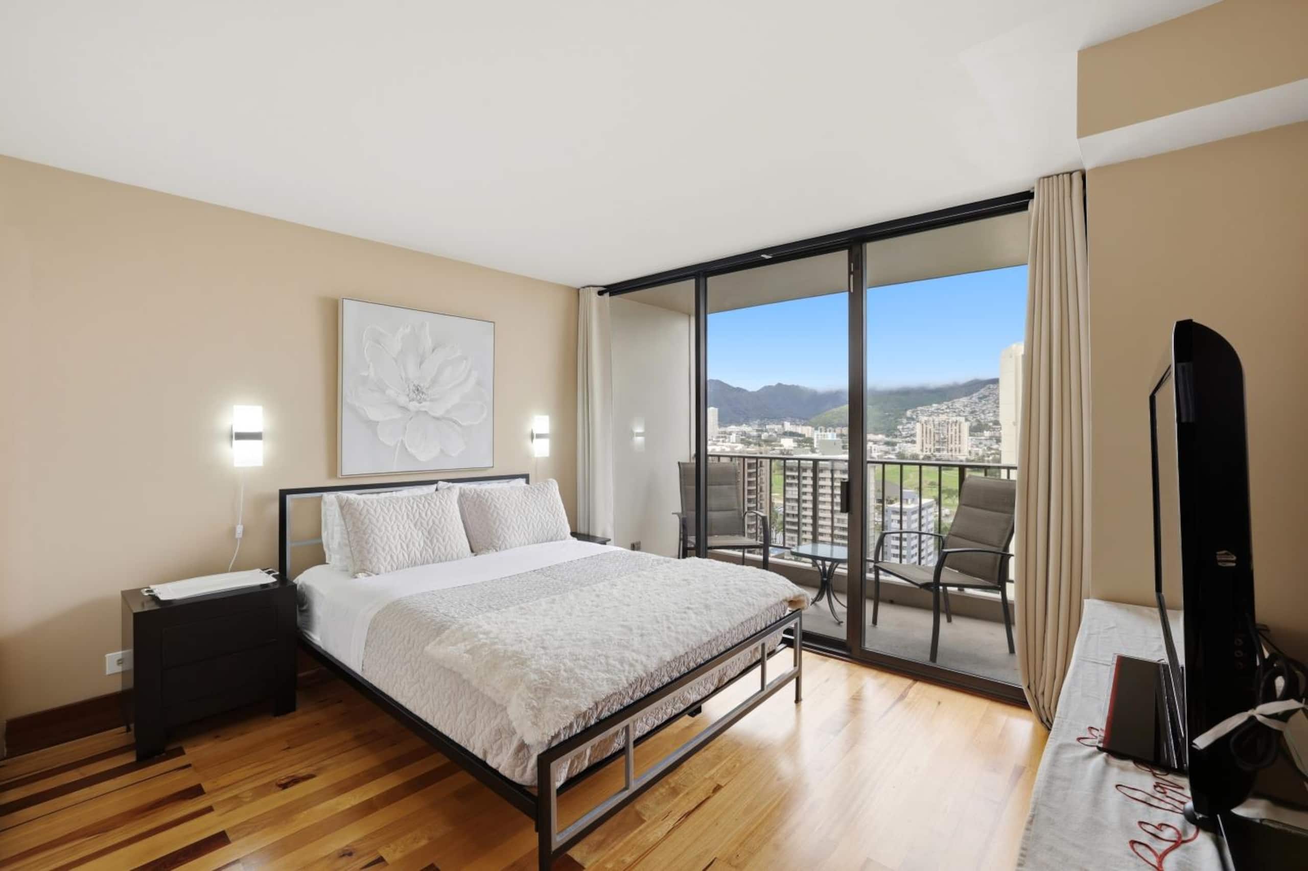 Condo in Honolulu · ★4.9 · 1 bedroom · 2 beds · 1 private bath - Image 10