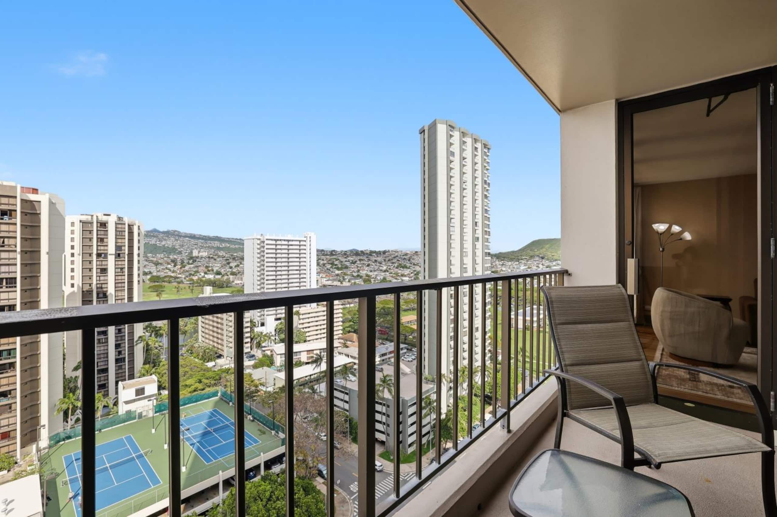 Condo in Honolulu · ★4.9 · 1 bedroom · 2 beds · 1 private bath - Image 16
