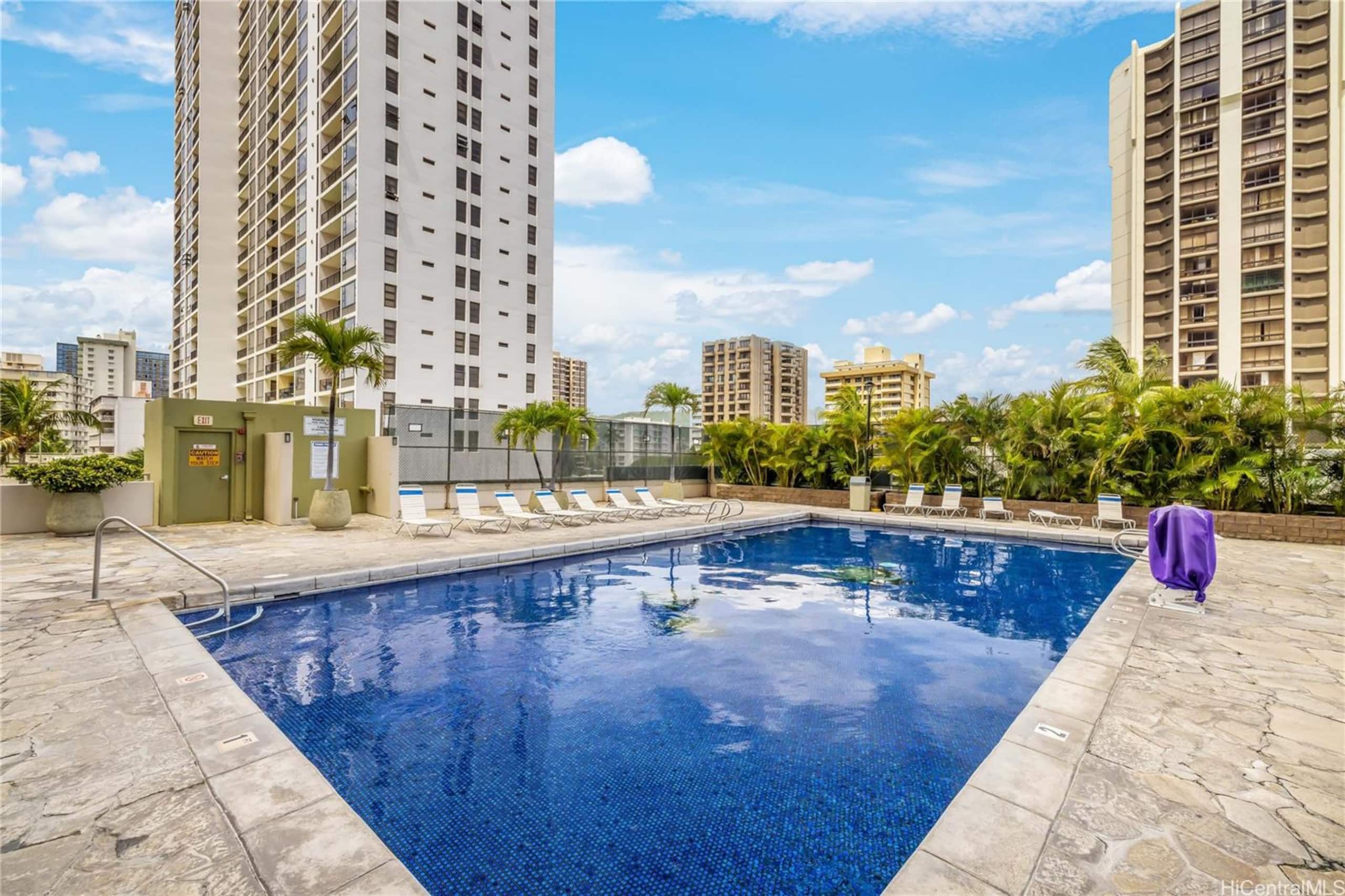Condo in Honolulu · ★4.9 · 1 bedroom · 2 beds · 1 private bath - Image 25