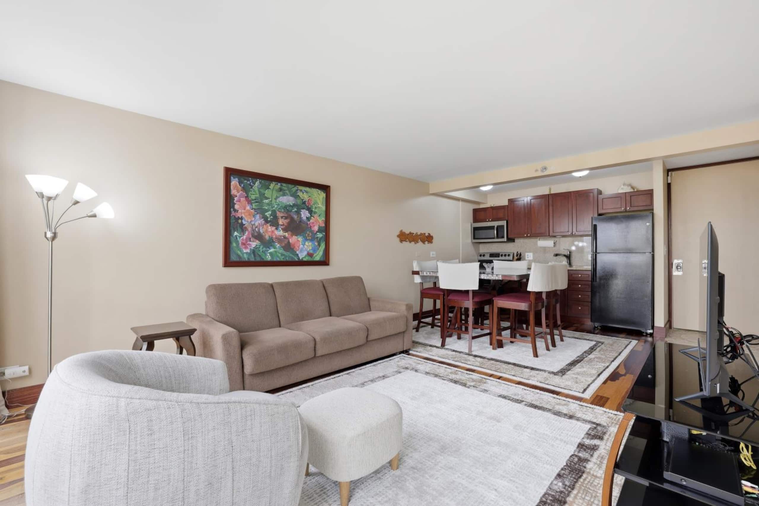 Condo in Honolulu · ★4.9 · 1 bedroom · 2 beds · 1 private bath - Image 4