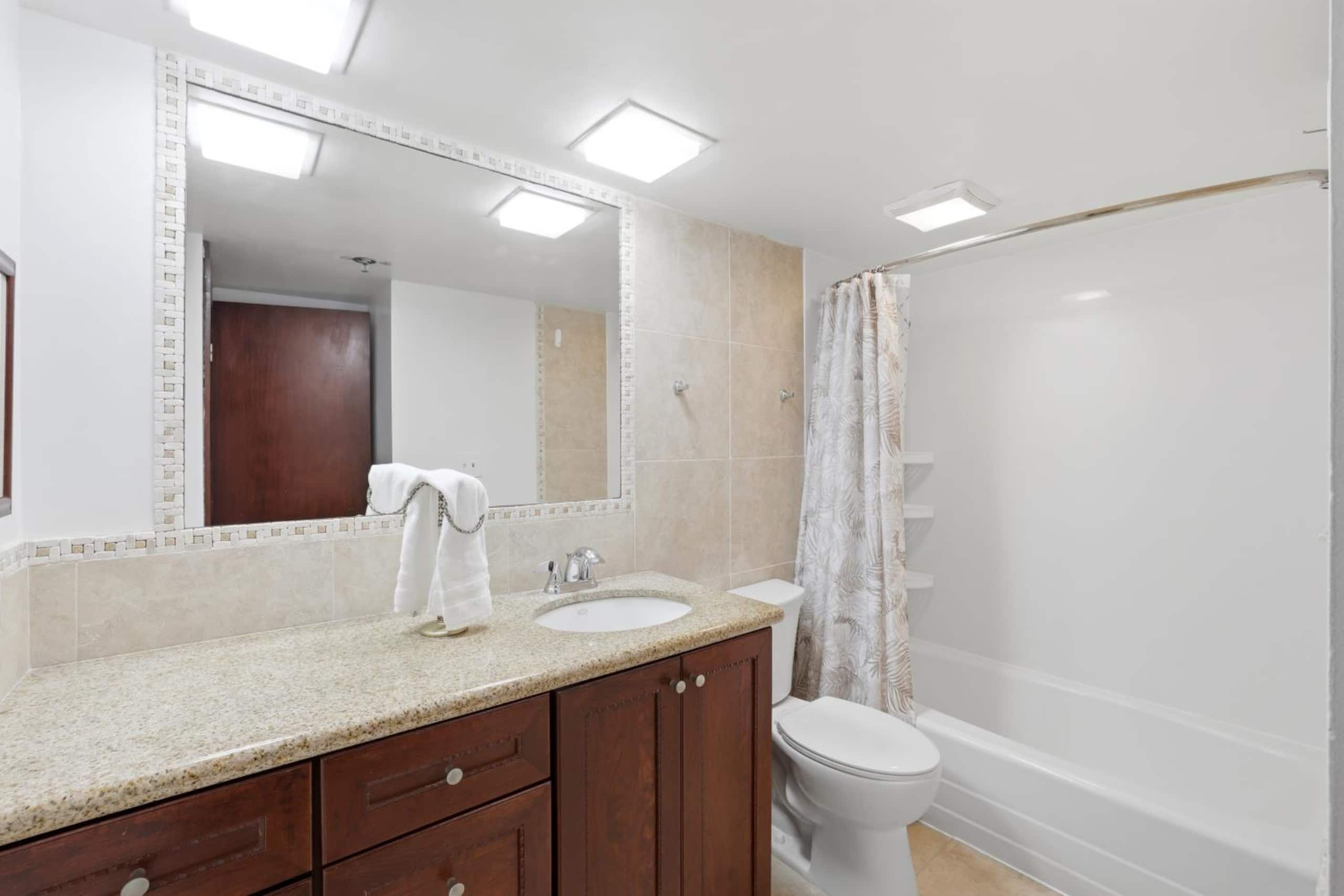 Condo in Honolulu · ★4.9 · 1 bedroom · 2 beds · 1 private bath - Image 14
