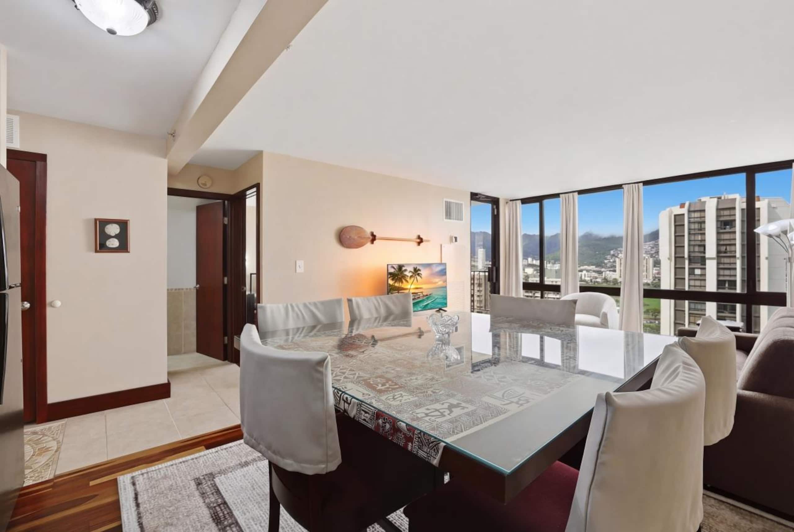 Condo in Honolulu · ★4.9 · 1 bedroom · 2 beds · 1 private bath - Image 7