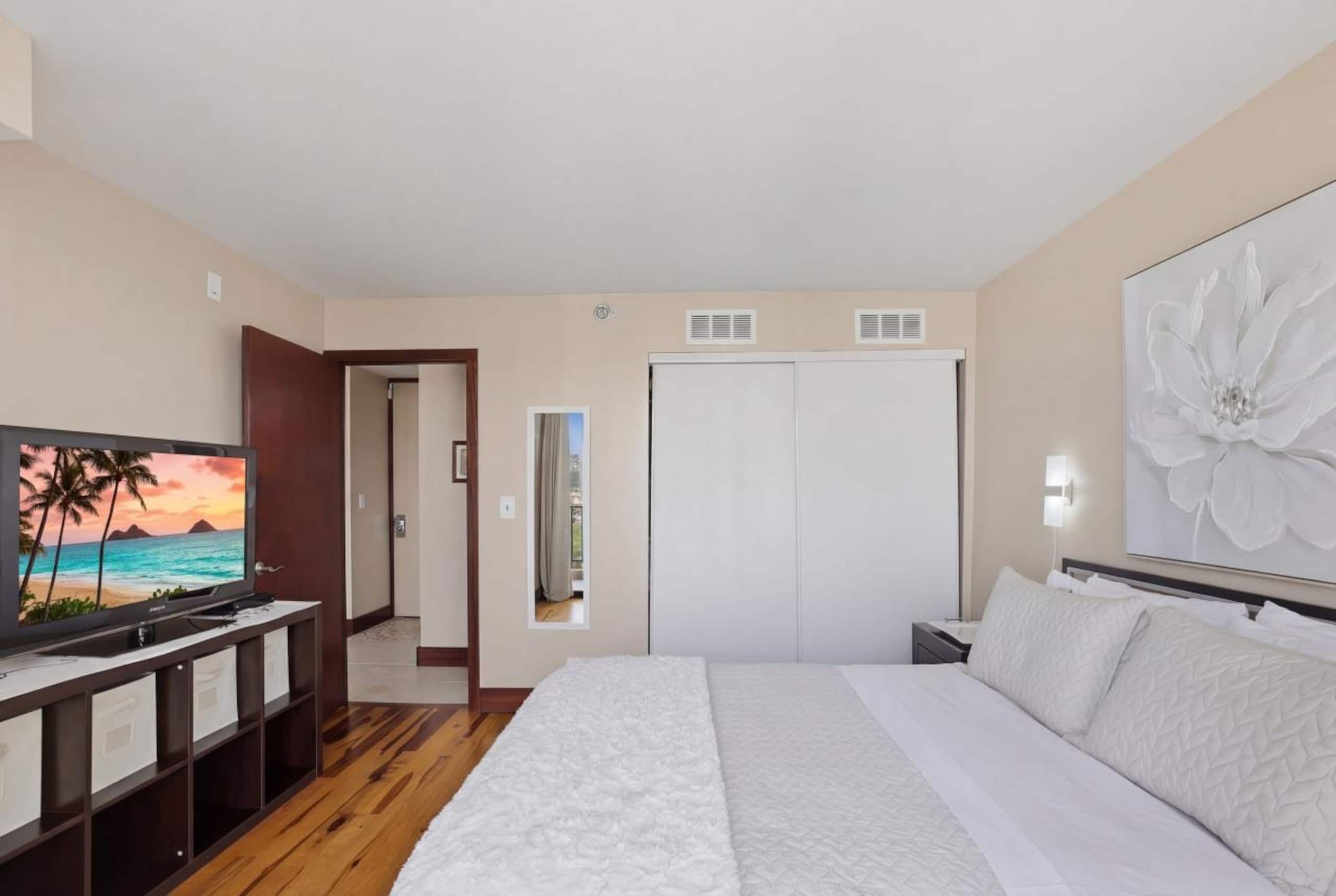 Condo in Honolulu · ★4.9 · 1 bedroom · 2 beds · 1 private bath - Image 12