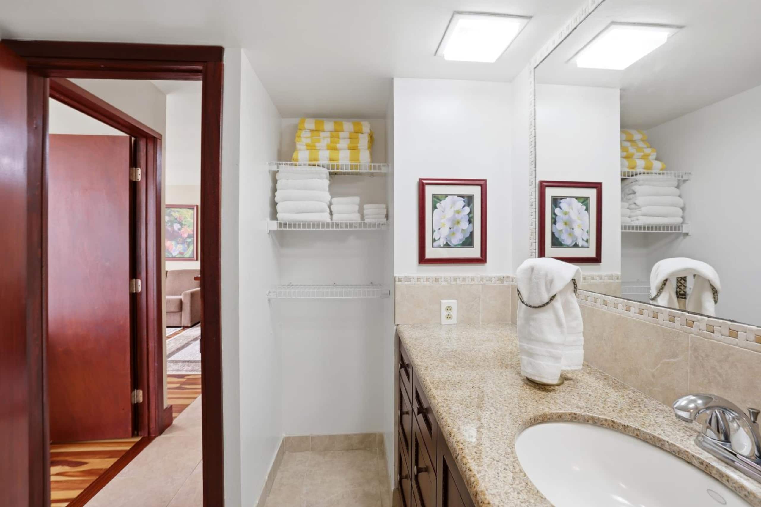 Condo in Honolulu · ★4.9 · 1 bedroom · 2 beds · 1 private bath - Image 15