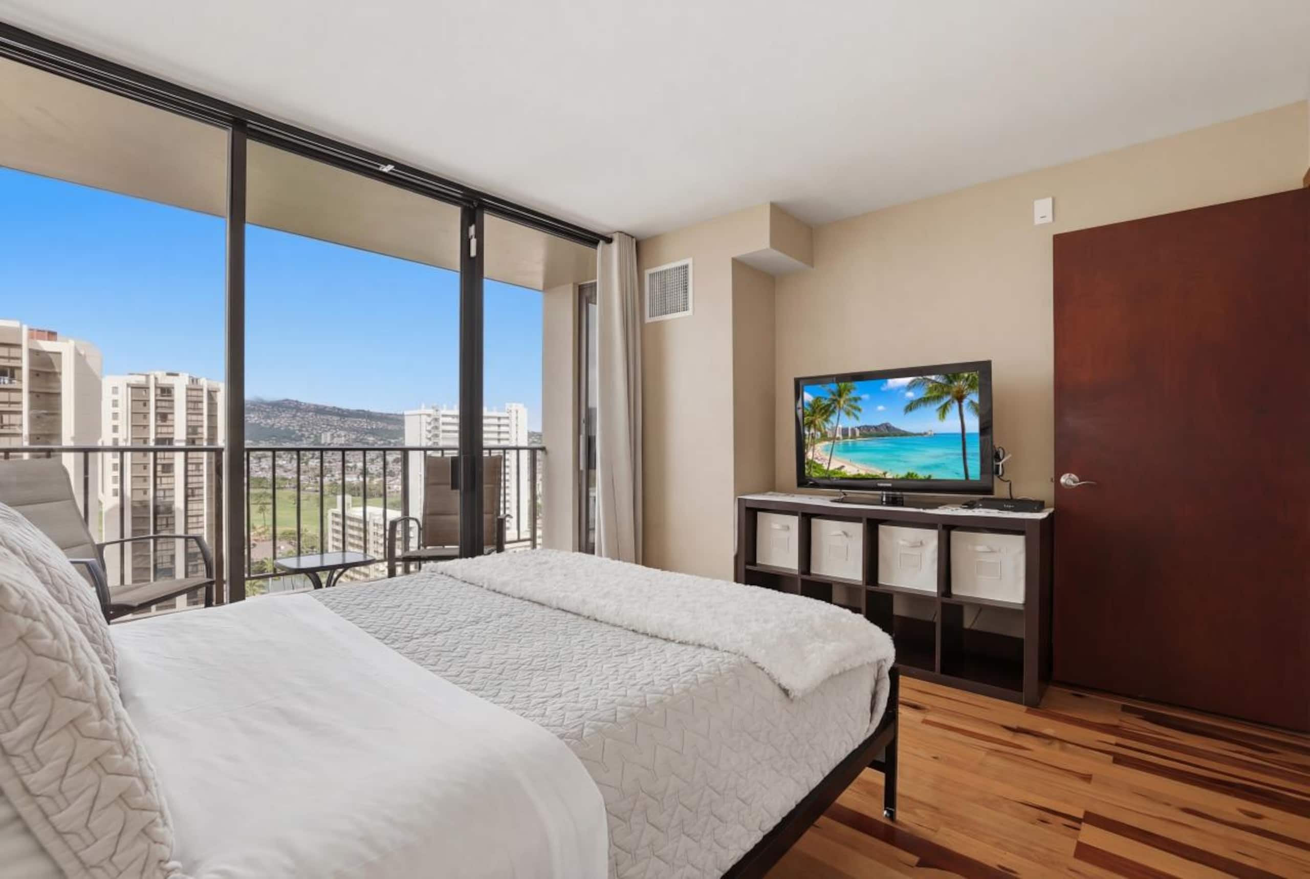 Condo in Honolulu · ★4.9 · 1 bedroom · 2 beds · 1 private bath - Image 9