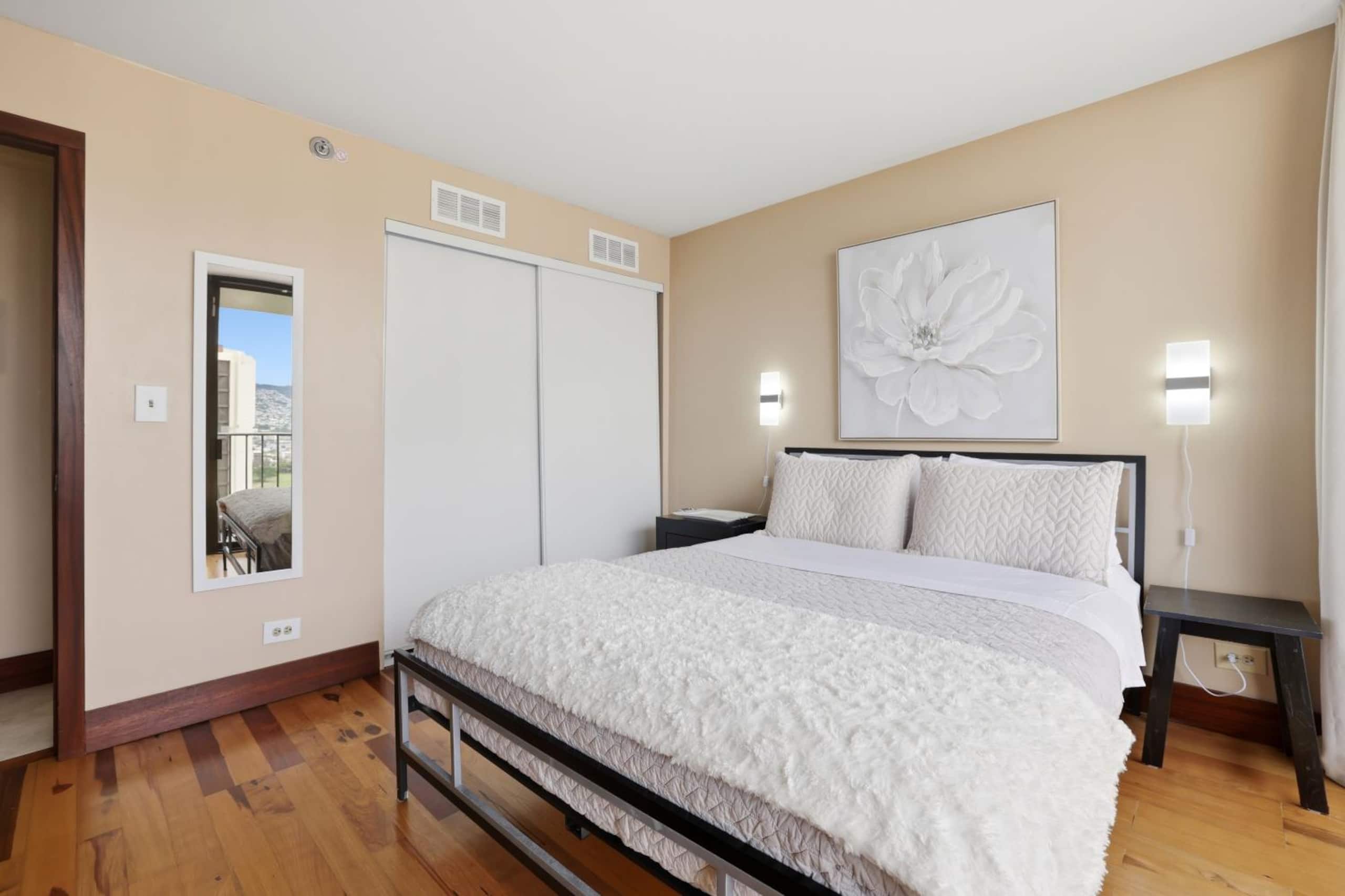 Condo in Honolulu · ★4.9 · 1 bedroom · 2 beds · 1 private bath - Image 11