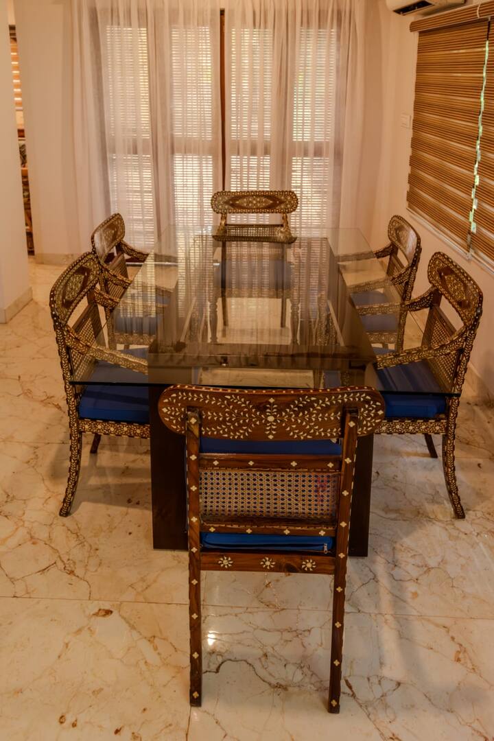 Dining area image 1