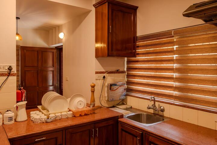 Full kitchen image 1