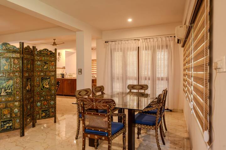 Dining area image 3