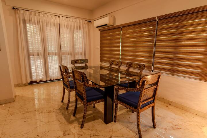 Dining area image 2