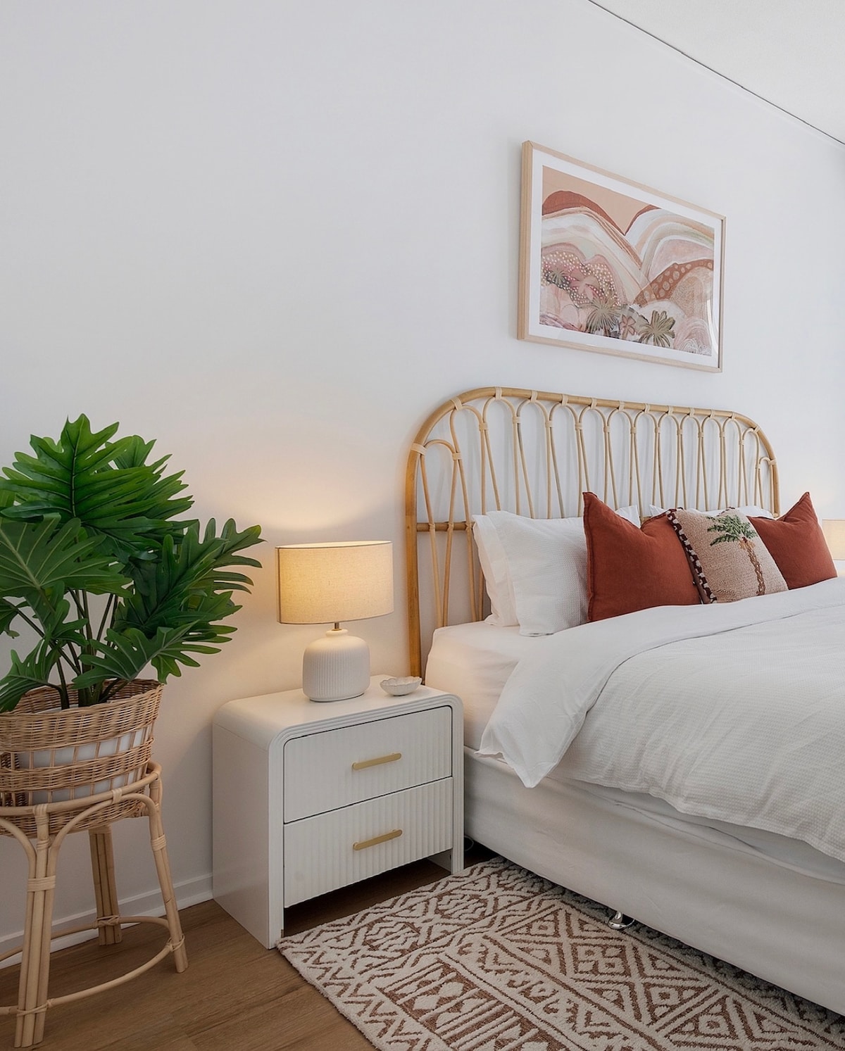 3 Bed Apartment | Ocean Views | Walk to Everything - photo 3