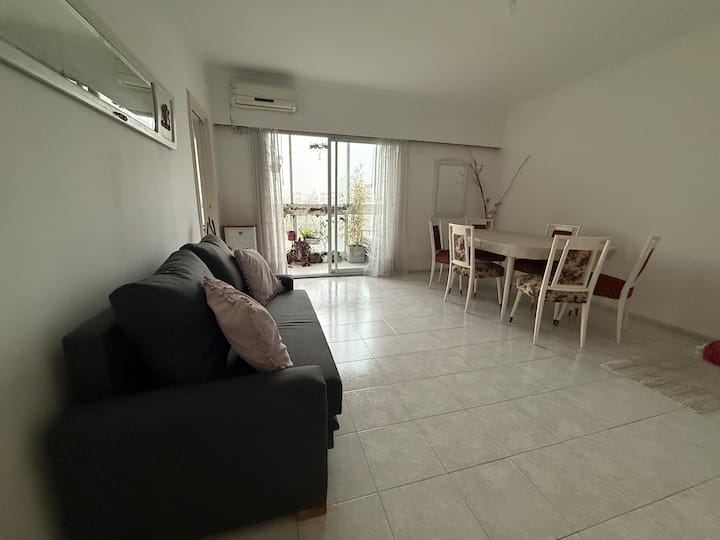 Departamento de 2 ambientes con balcón al frente en Villa del Parque