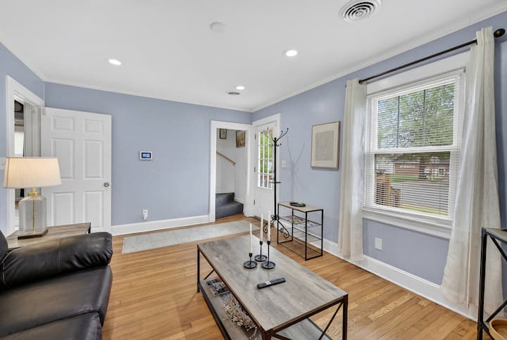 Charming 1950s Bungalow Near Downtown Fxbg. - Fredericksburg, VA