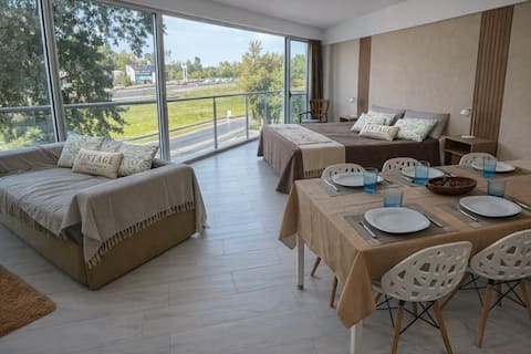 Top Airbnb: Pilar apt near Austral & Sheraton. King size bed. en Partido Del Pilar