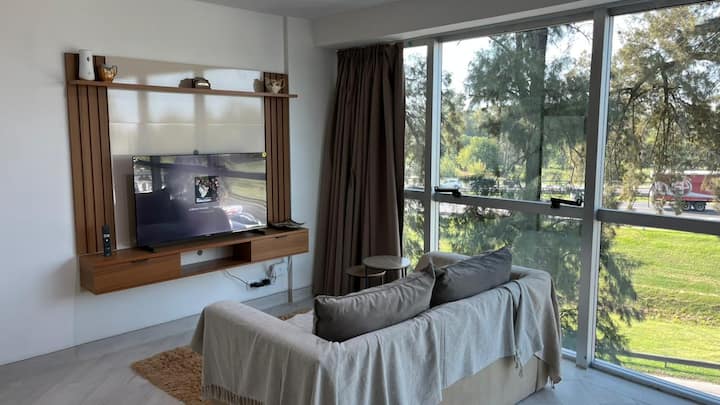 Pilar Apt Near Austral & Sheraton. King Size Bed. - Villa Rosa