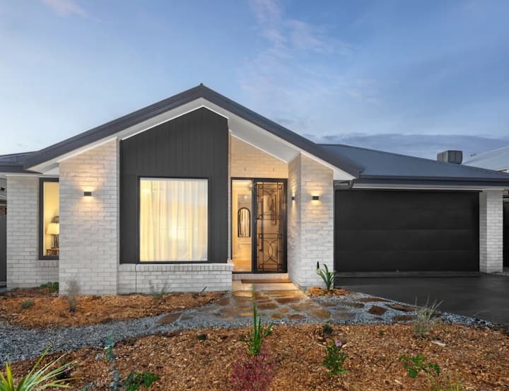 Modern Mid-century Retreat - Ballarat