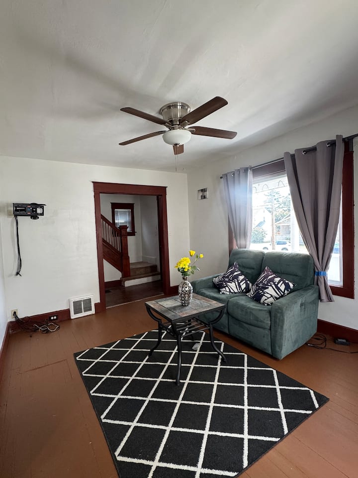 Spacious Family Home Near Binghamton University - Binghamton, NY