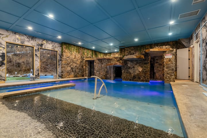 Smoky Mountain Estate Pool •Pickleball • Putt-Putt