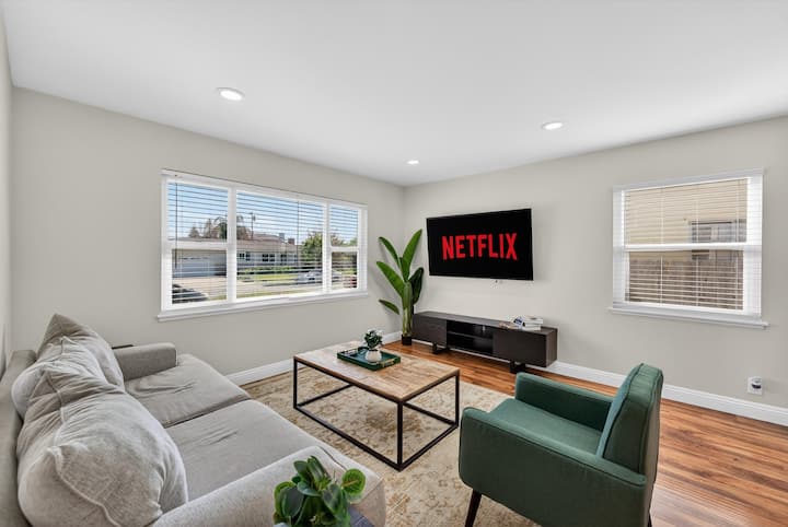 Central, Cozy 4br - Big Backyard + Fire Pit - Orange County, CA