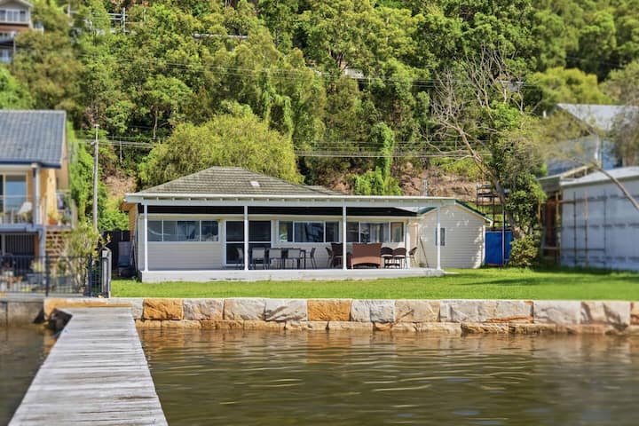 Central Coast Waterfront | 2br + Jetty Access - Australian Reptile Park, Somersby