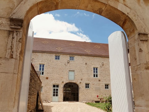 Exceptional residence "La Cuverie de Citeaux"