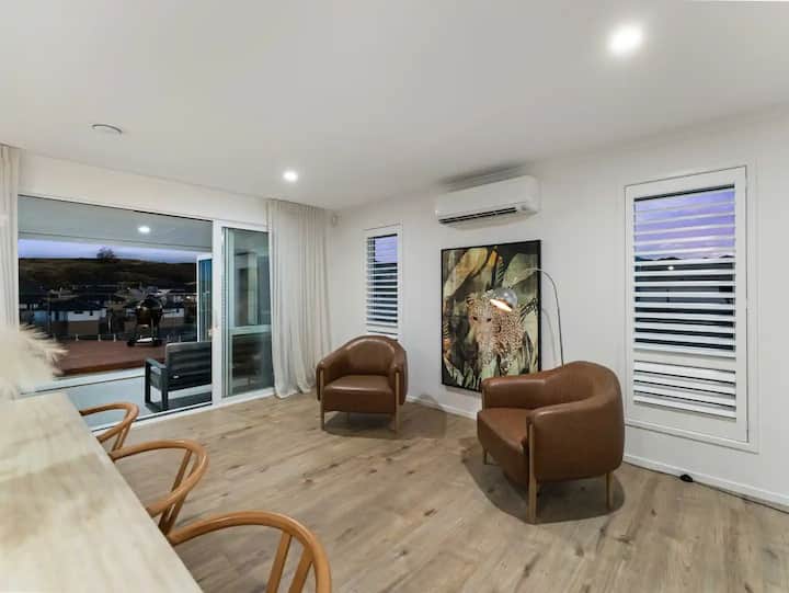 Luxury Retreat With Views, Pool & Outdoor Oasis - Tuakau