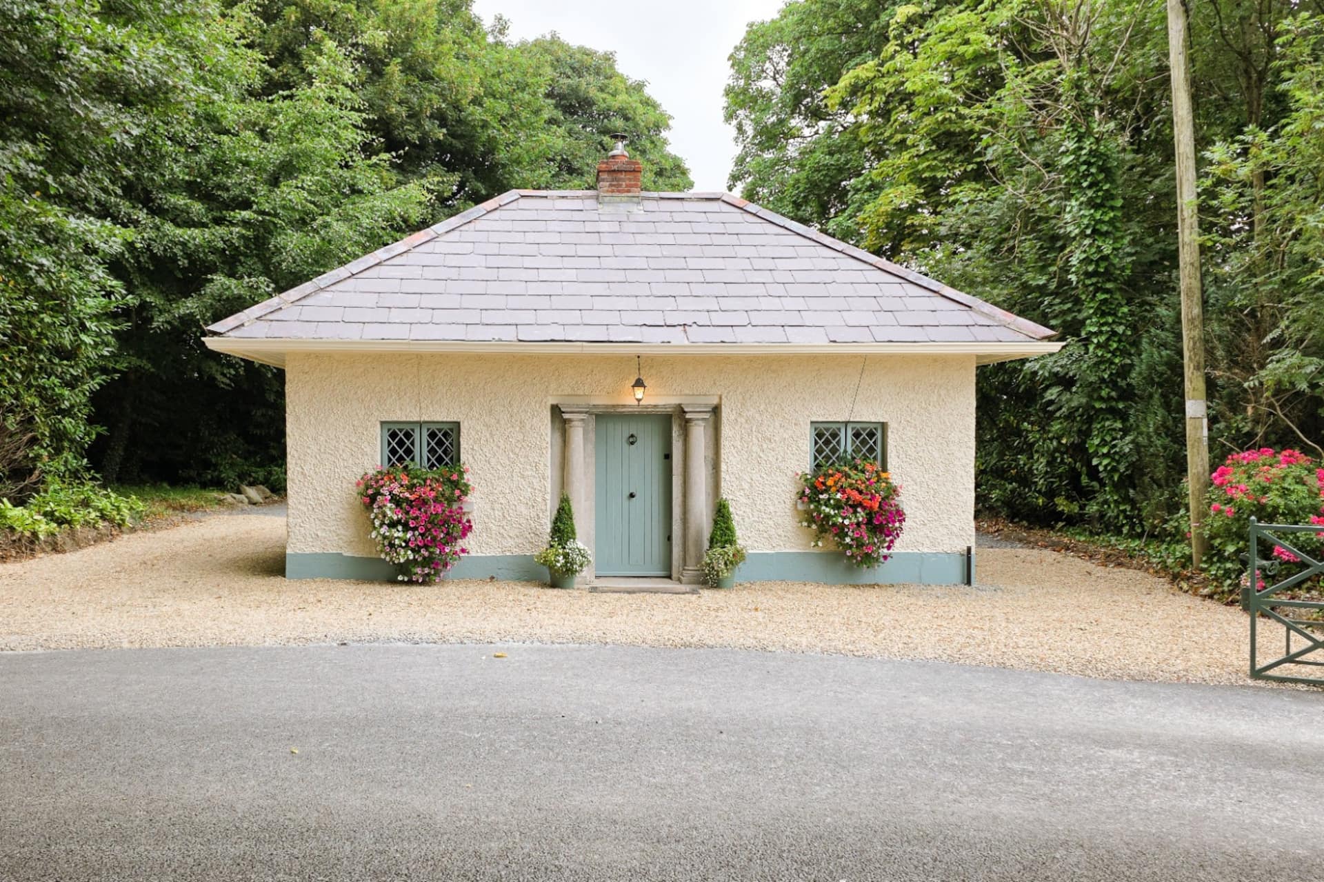 Cosy Gate Lodge on the Parsonstown Estate