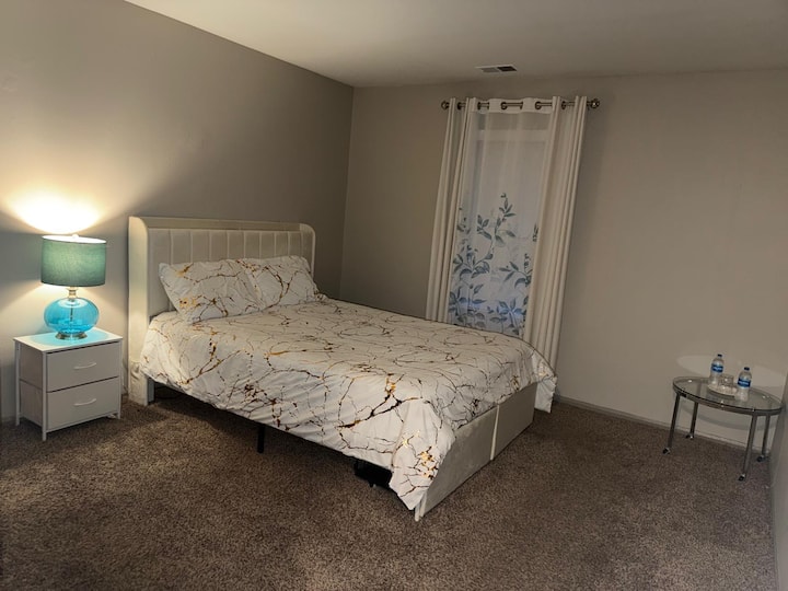 Habitación privada limpia, espaciosa, tranquila y acogedora con baño privado 