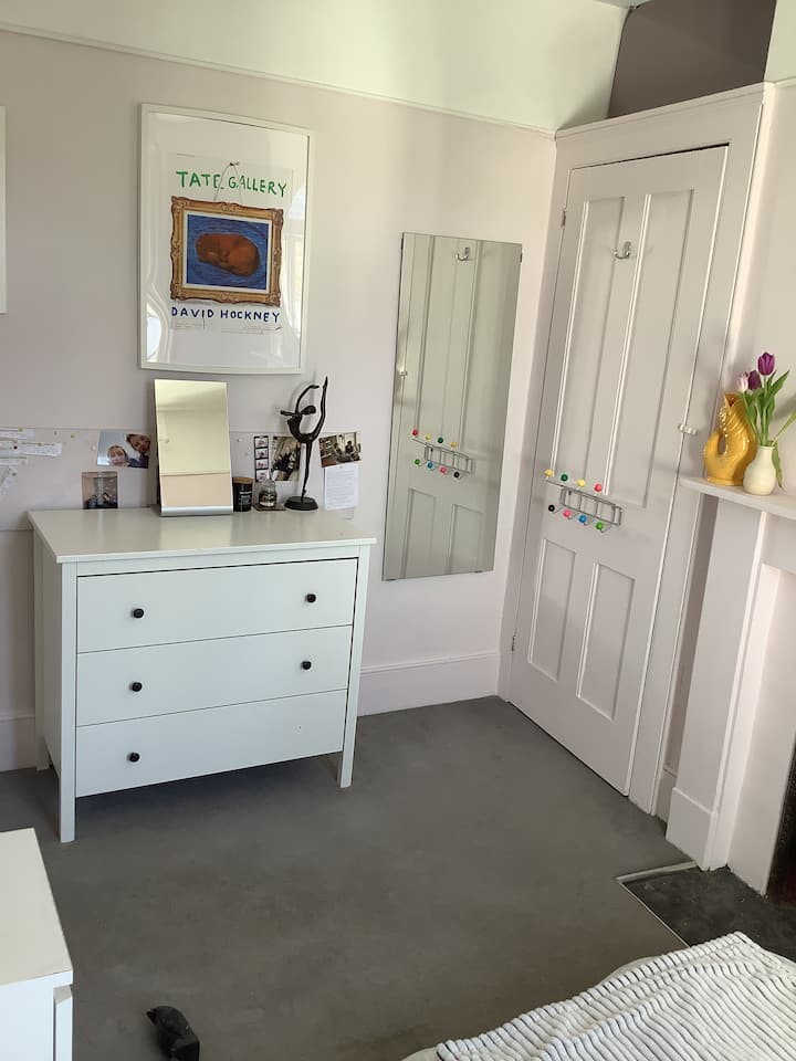 Double Bed In Pretty Room - Brighton