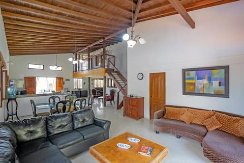 Top Airbnb: Barbosa Villa | Jacuzzi | Pool Table | Epic Views in Barbosa