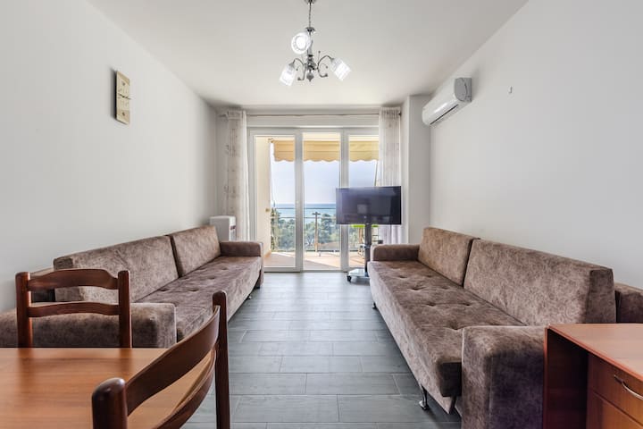 Beachfront Apartment With Pool Access - アルバニア
