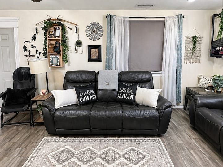 The Cozy Okie | Hot Tub• Dog Friendly• Extend Stay - Midwest City, OK