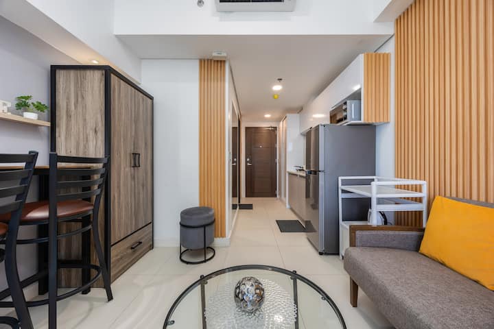 38park Avenue Inside It Park| 16th Floor | 300mbps - Cebu