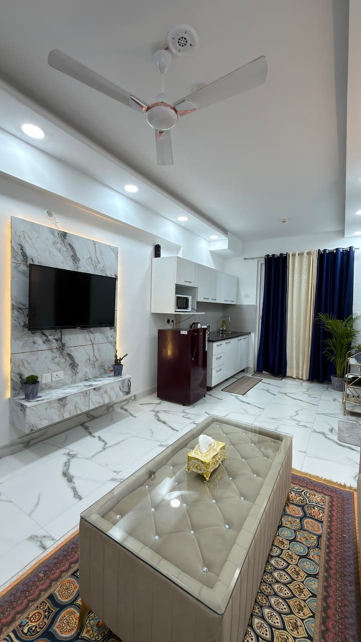 The Boujee Den | Sunset Retreat + Netflix+wi-fi | - Delhi