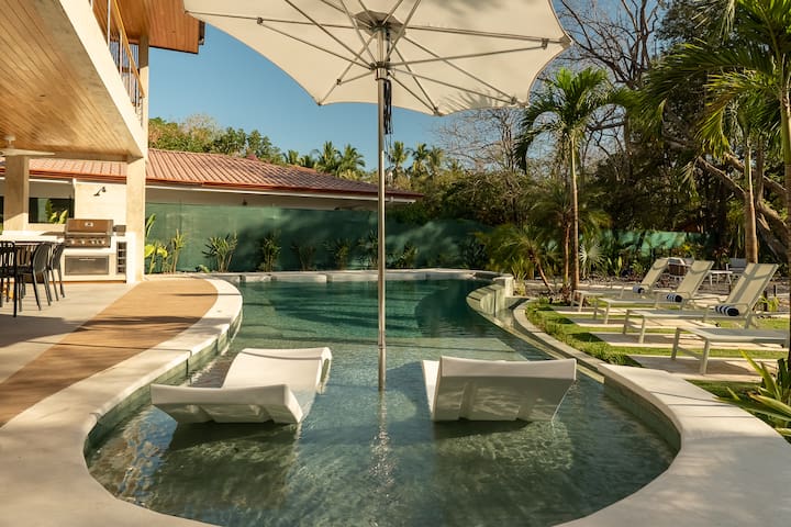 Villa Viva — Modern Luxury Retreat in Playa Grande