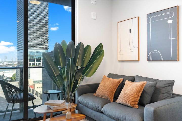Modern Condo W Breathtaking Downtown Views - Miami, FL