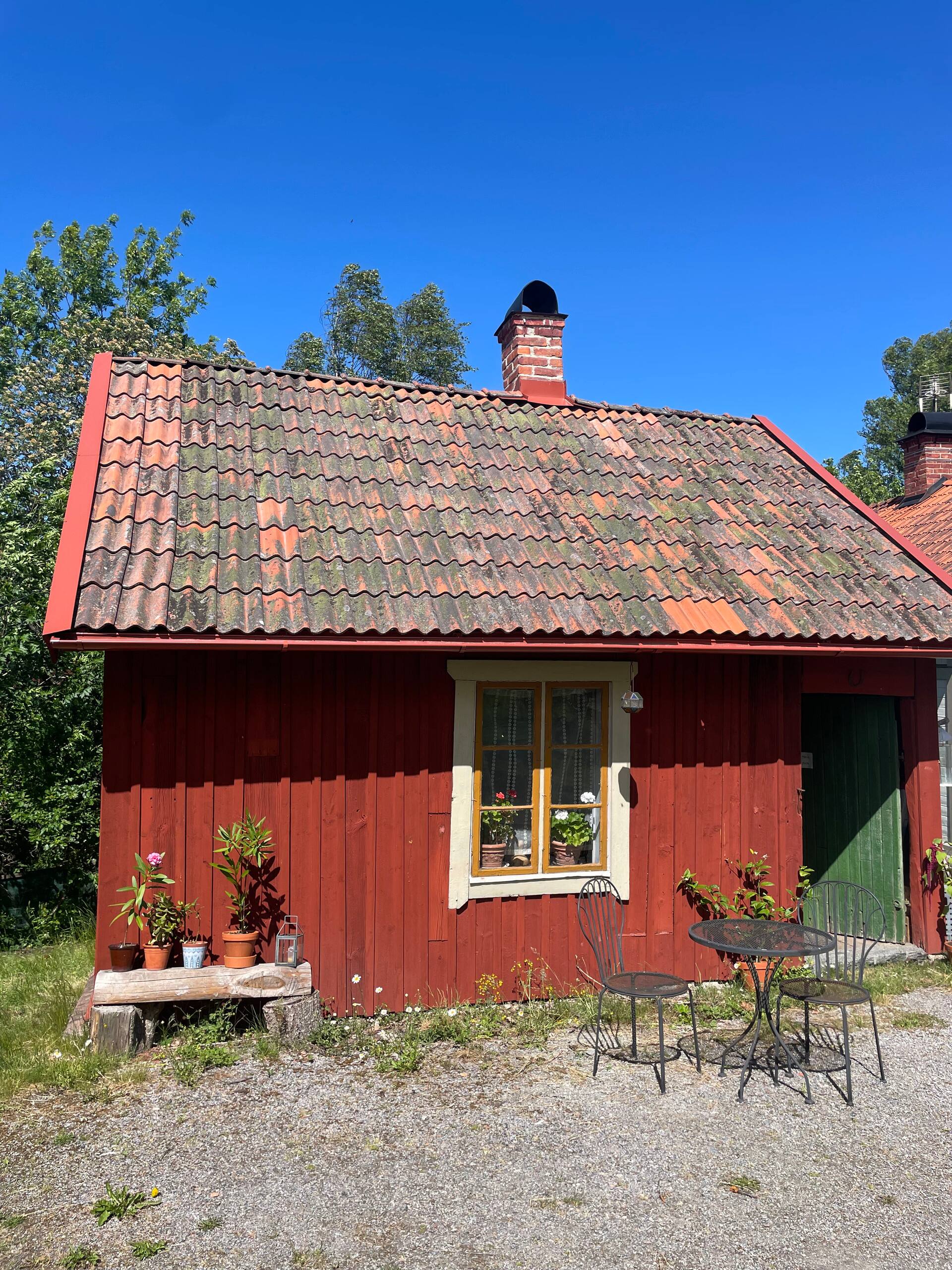 Country breakfast included! 19th century house with fire pit