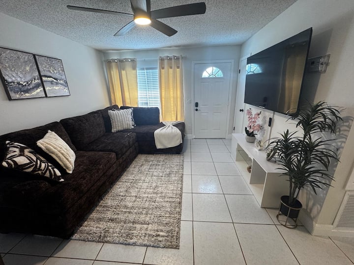 La Casita | Cozy Stay Near Universal & Volcano Bay - 奧蘭多, FL