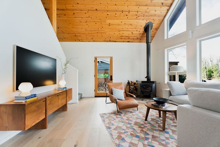 Luxury River Cabin | Hot Tub | Sauna | Ev Charger - Gold Bar, WA