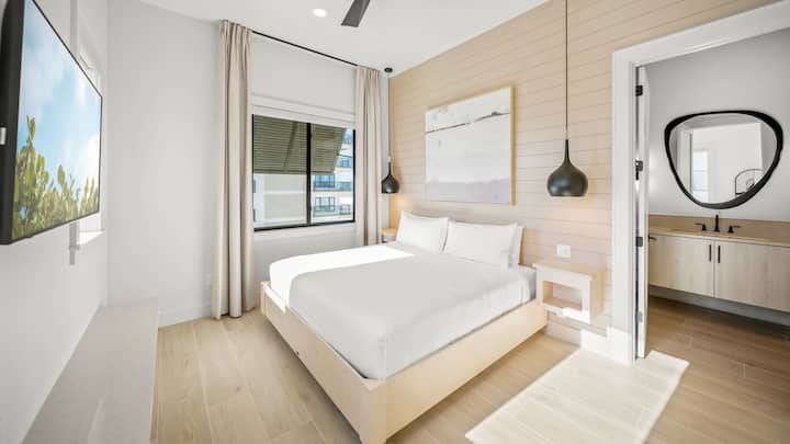 Bedroom 4 - King Size Bed - En Suite Bathroom