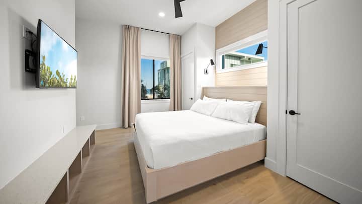 Bedroom 3 - King Size Bed - En Suite Bathroom