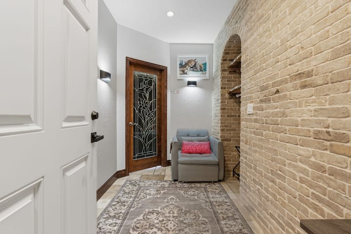 (B) Best Location In Downtown Denver Unit B. - Denver, CO