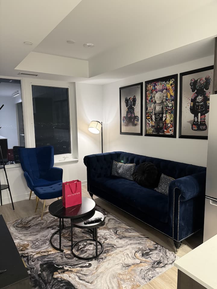 Humble Designer Abode - Next To Square One! - Mississauga