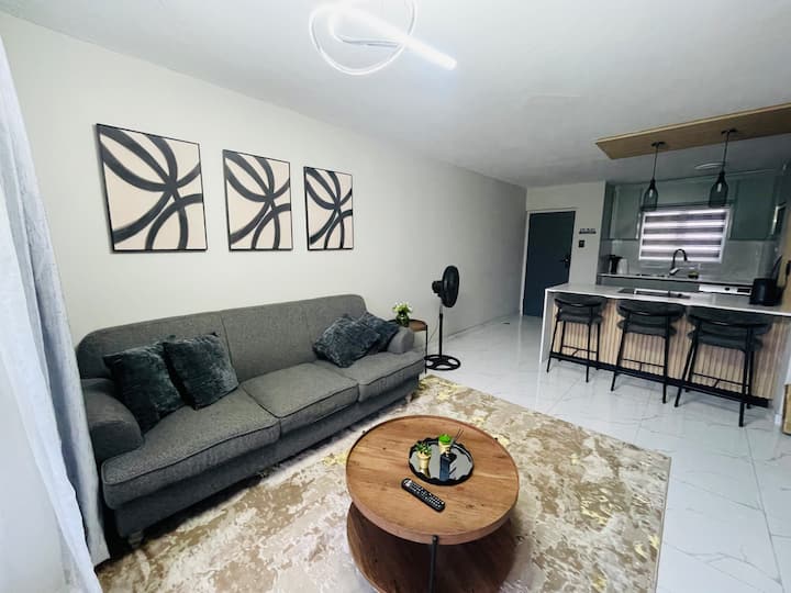 Immaculate 2 Bedroom Apartment In North Beach - Durban
