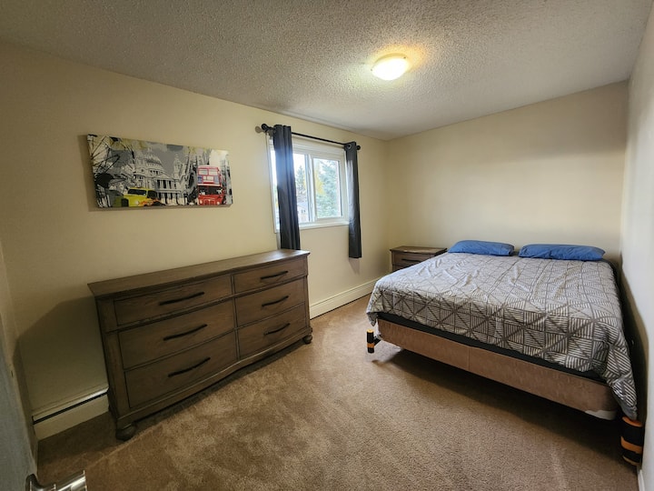 Central 2 Bedroom Apartment With Extra Den - Lloydminster