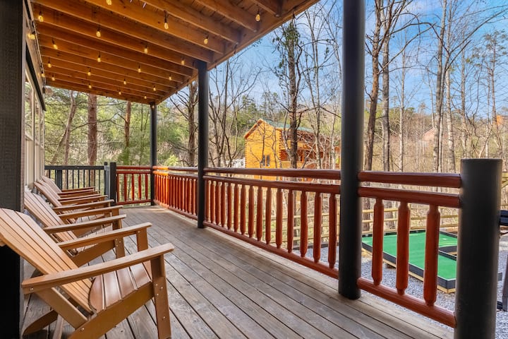 Smoky Mtn PlayHaus ~Sleep26~ Swimming Pool ~ Golf - Cabins for